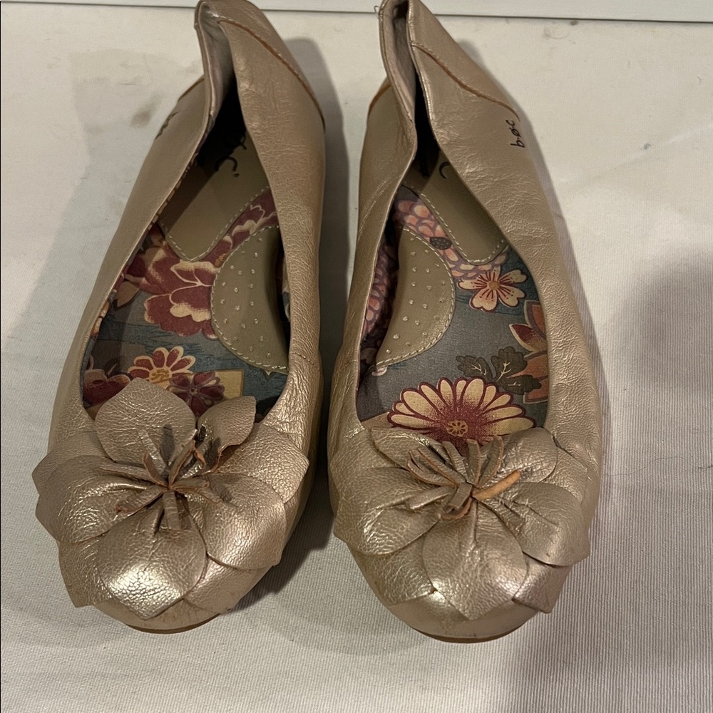 B.O.C ballet flats gold metallic bow size 39/8